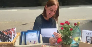 Òmnium Cultural promou una vetllada literària amb Mina Clos a l'Espai Línia