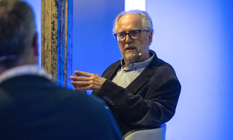 Joan Corbella: “Tinc el dubte de si el futur serà en paper, en digital o en un altre format que encara ha de venir”