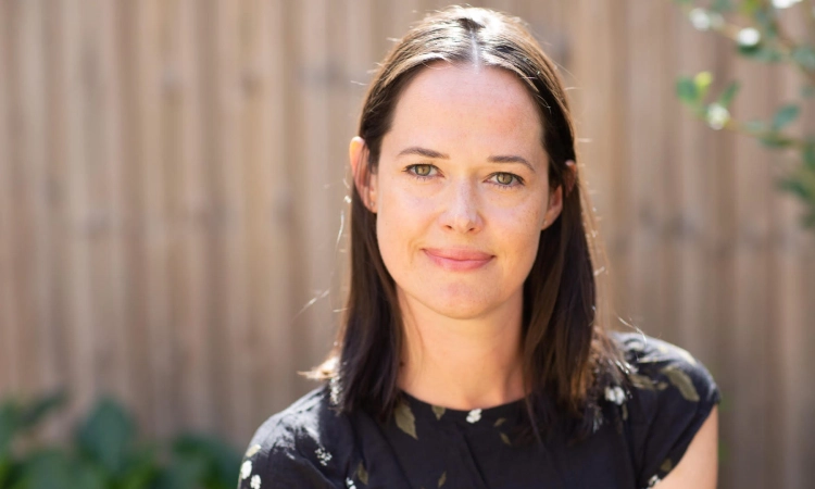 Sophie Gilbert, finalista del Premi Pulitzer, presentarà el seu llibre ‘Noia contra noia’ a l’Espai Línia